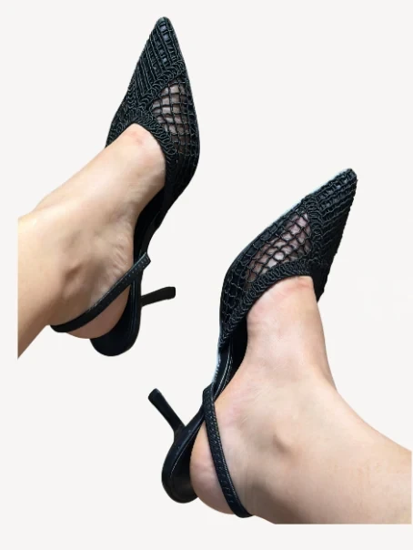 CECILY en negro