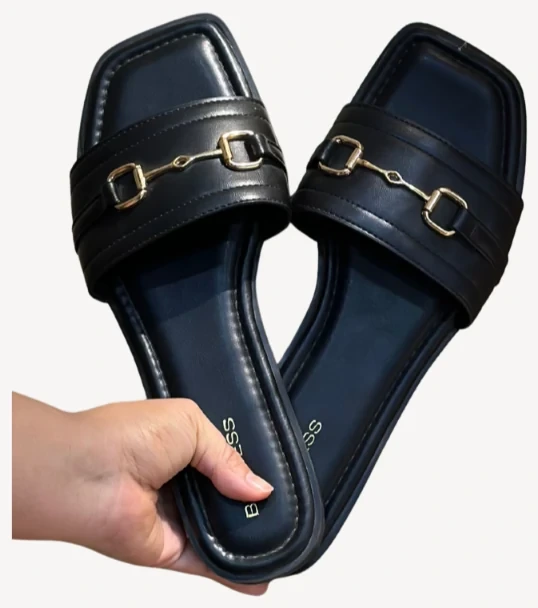 KAMARI en negro